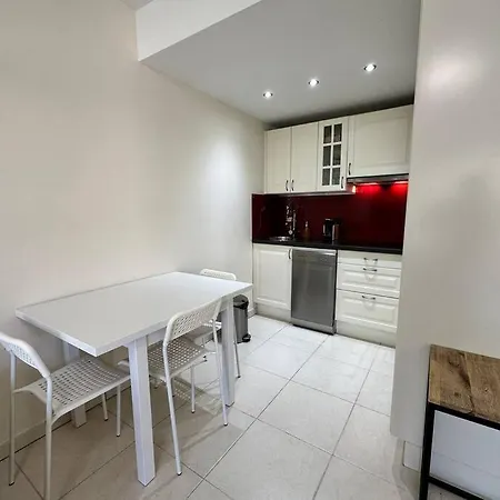 Apartment Cosy Holidays - Beach, Bars & Food At 10min Walk *